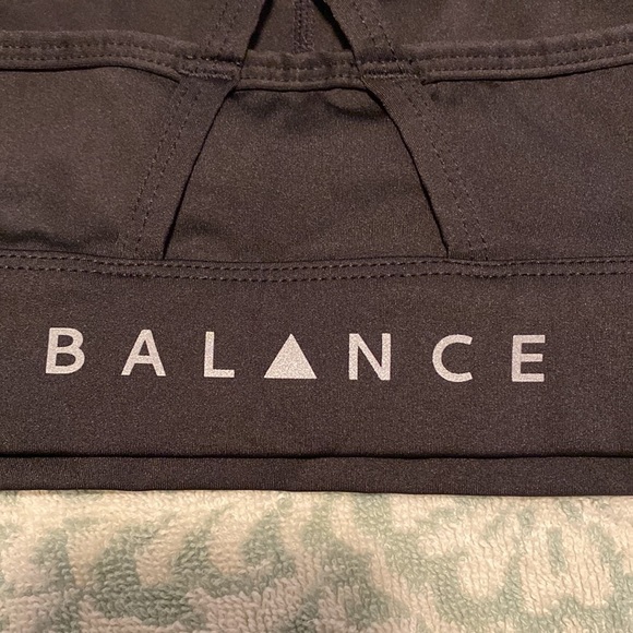 Balance Athletics Lux Bra size large but fits more like medium color black 👍🏽 - Picture 3 of 5